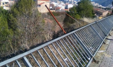 Moción para la urgente reparación de la valla que separa el barrio Fuente del Oro de la vía del tren.